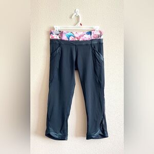 lululemon athletica Capris Leggings Black with Pink Floral Waistband